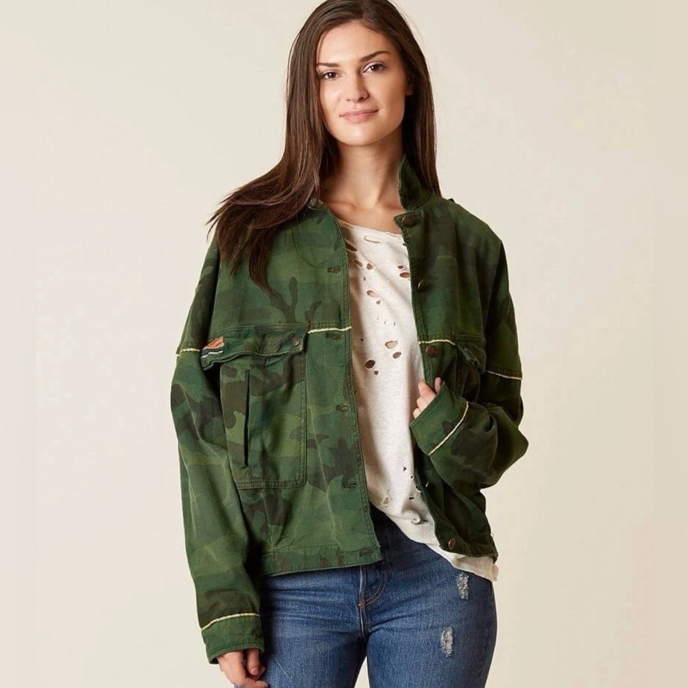 EUC- Free People 100% Cotton Oversized Canvas Camo Jacket
